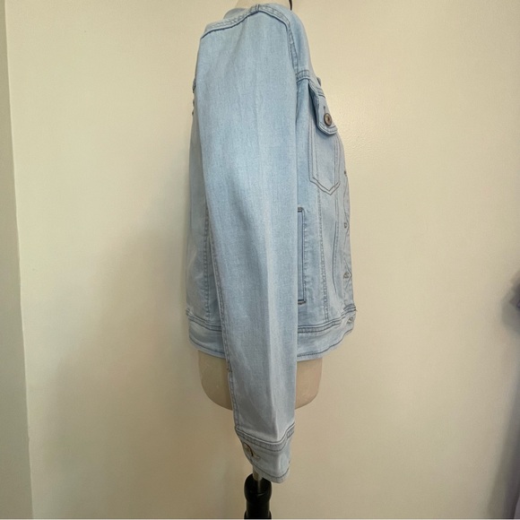 Light Wash Denim Jacket Women's Small - Picture 2 of 7